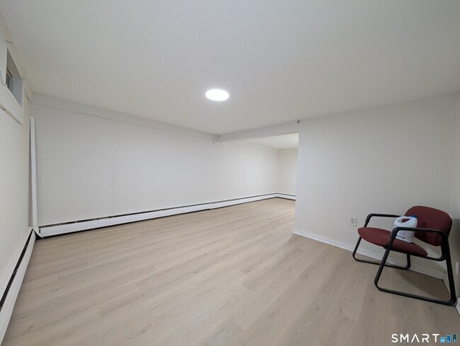 Building Photo - 186 Marigold Ave