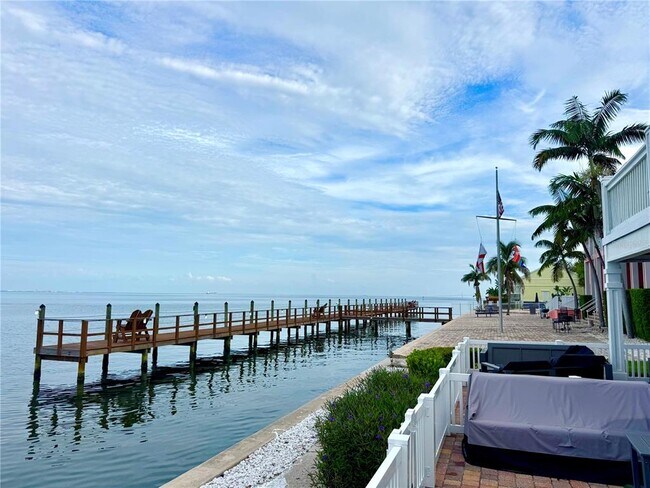 Building Photo - 4974 Coquina Key Dr SE