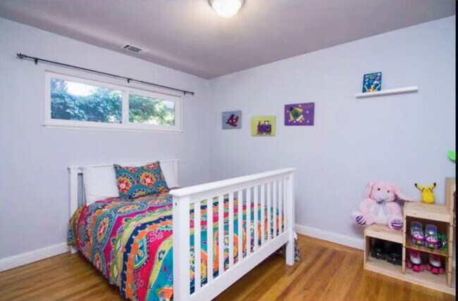 Building Photo - 666 Giannini Dr