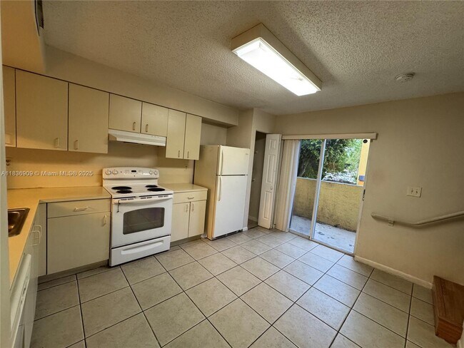 Building Photo - 8249 SW 149th Ct