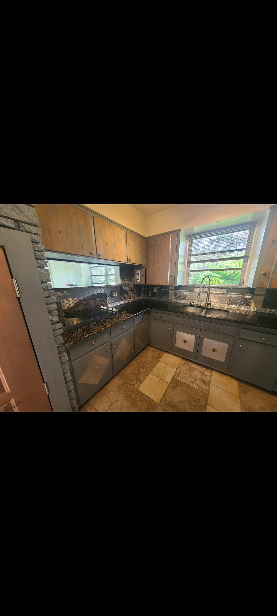 Building Photo - 1703 John Anderson Dr