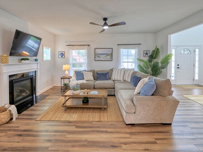 Building Photo - Spacious 3BR / 3.5BA Single family home • 2,500 Sq Ft • Baywood