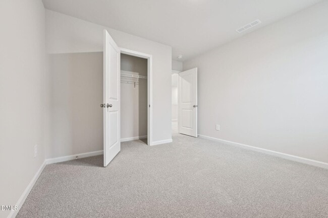 Building Photo - 5 and A Loft single family for sale