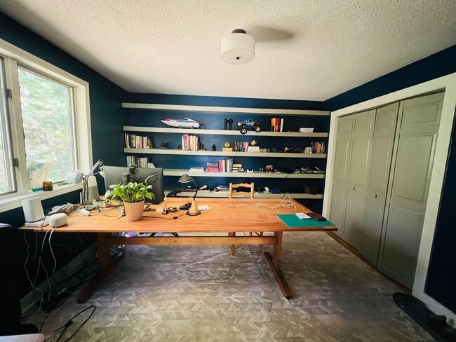 Building Photo - Winter vacation rental in Quechee