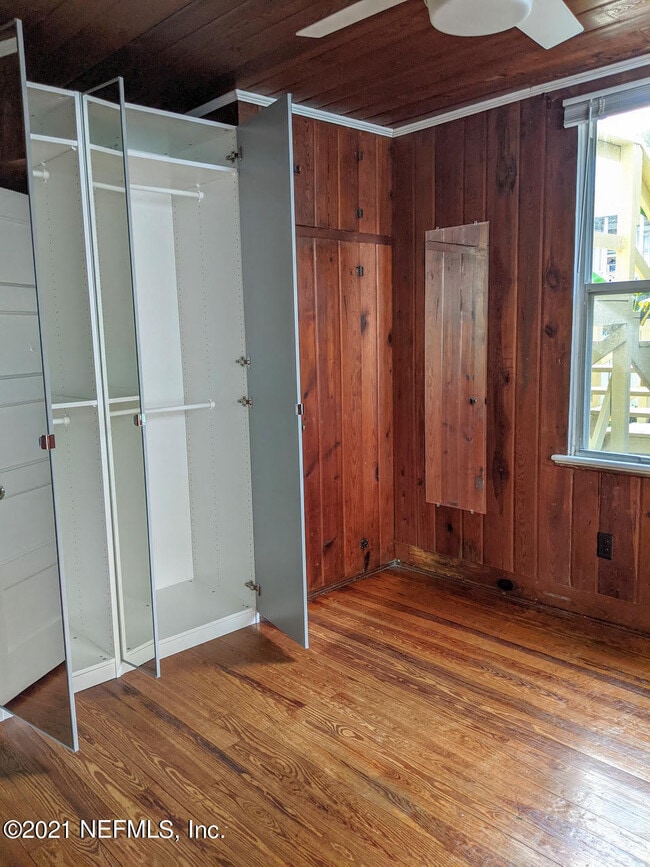 Building Photo - 2224 Ocean Dr S