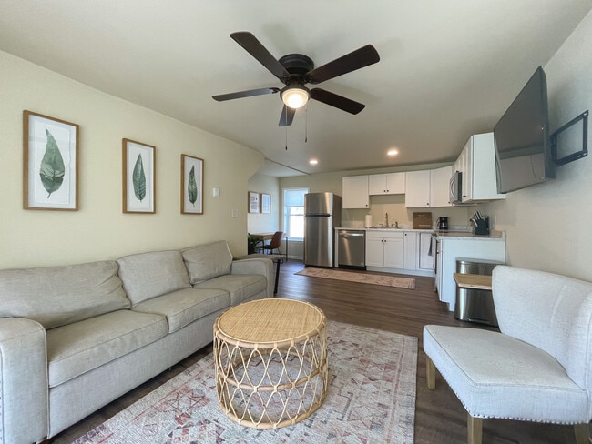 Building Photo - 100 Miller St