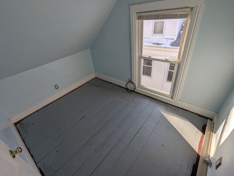 Building Photo - 56 Rackleff St