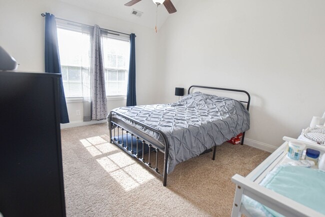 Building Photo - Pet Friendly Four Bedroom with Basement!