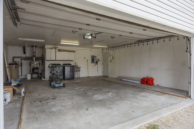 Building Photo - Charming 3-Bedroom Home in North Pole – Ne...
