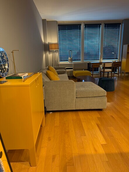 Building Photo - 600 12th St