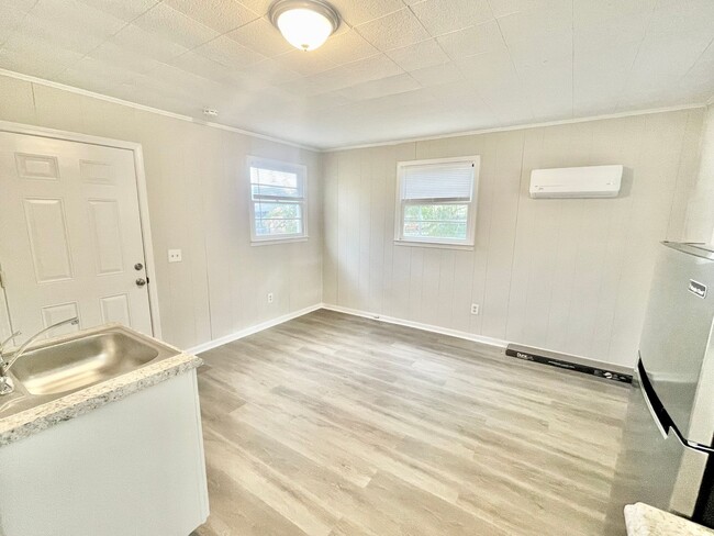 Building Photo - 1004 Highland Ave