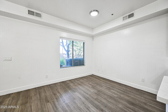 Building Photo - 4608 W Maryland Ave