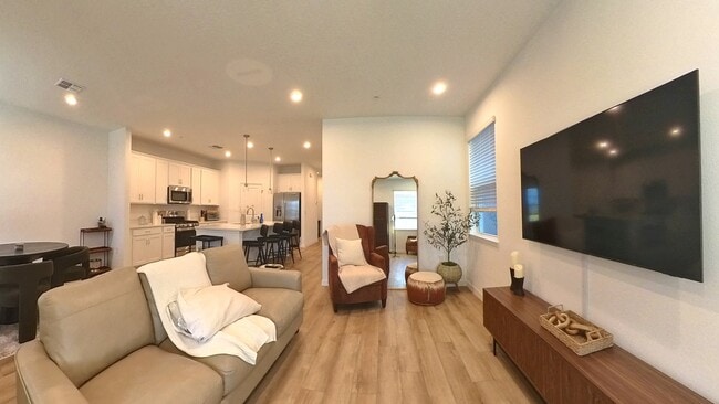 Building Photo - 554 Orient Ave