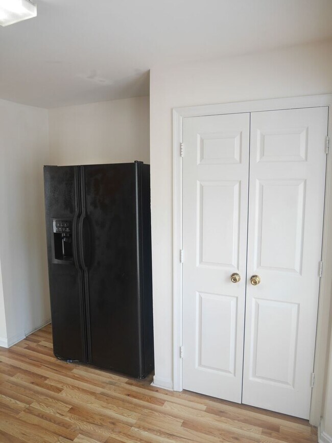 Building Photo - Spacious 2nd Floor Condo in Russett – Prim...