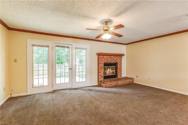 Livingroom (1) - 618 Nottaway Dr