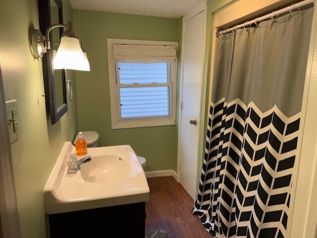 Full bath - 16 Leawood Ave