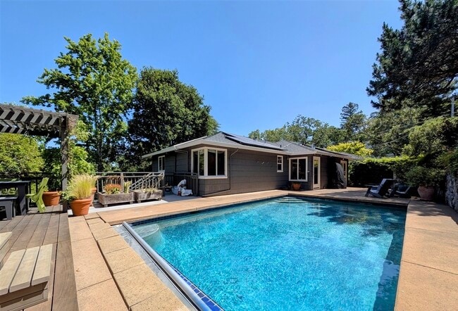 Building Photo - 10 Idalia Ct