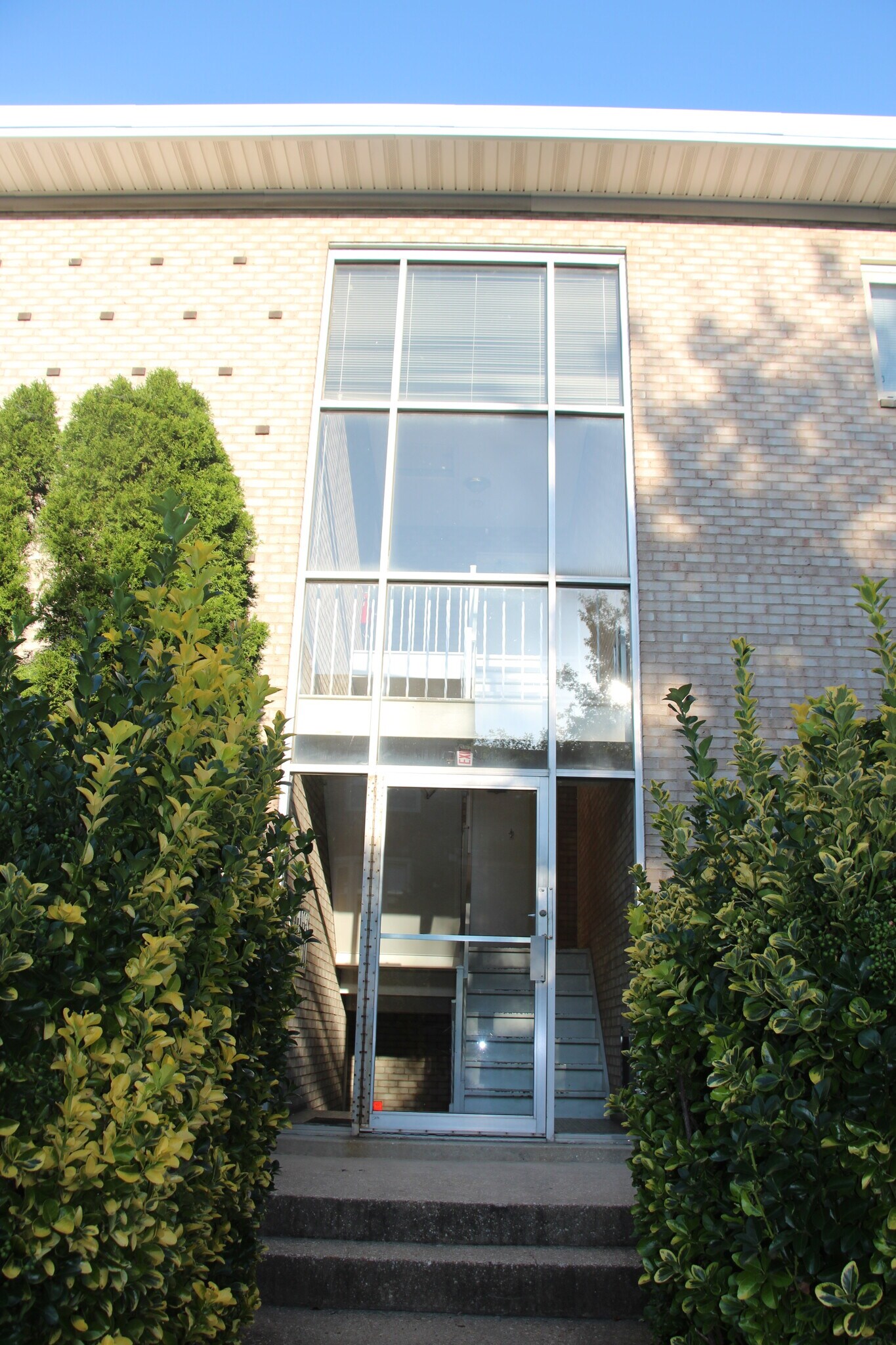 Building Photo - 1133 N Randolph St