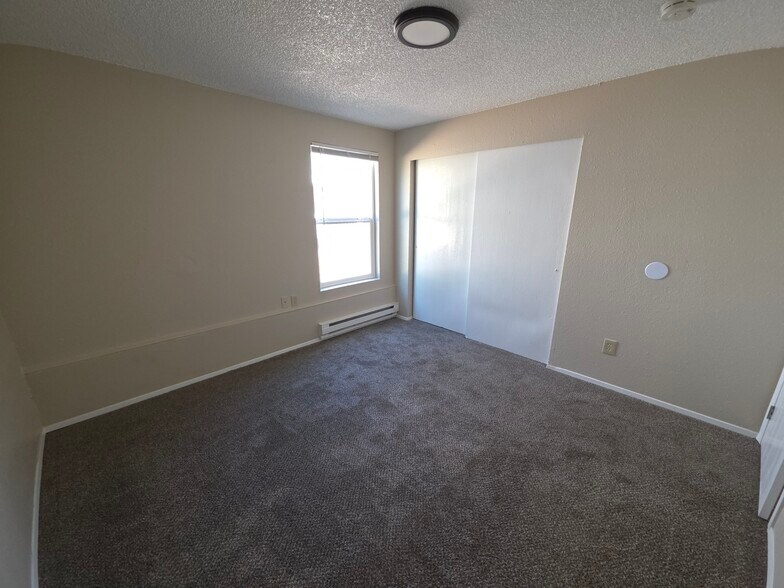 Building Photo - 2412 S I St