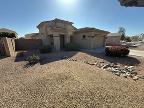 Building Photo - "Charming 3-Bedroom Oasis with 2 Baths and 1,711 Sq Ft of Comfort in Phoenix!"