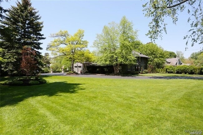 Building Photo - 72 N Long St