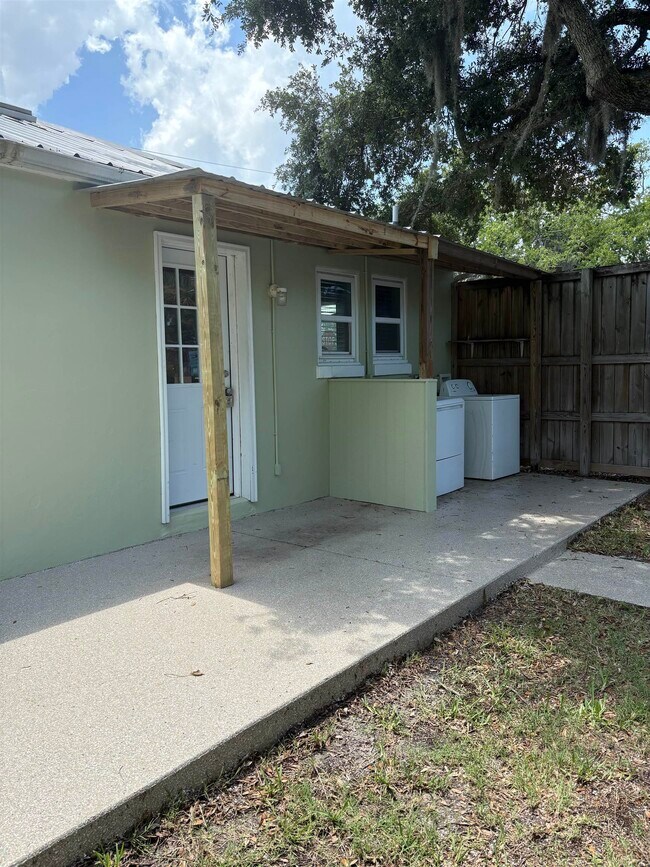 Building Photo - 133 Riberia St