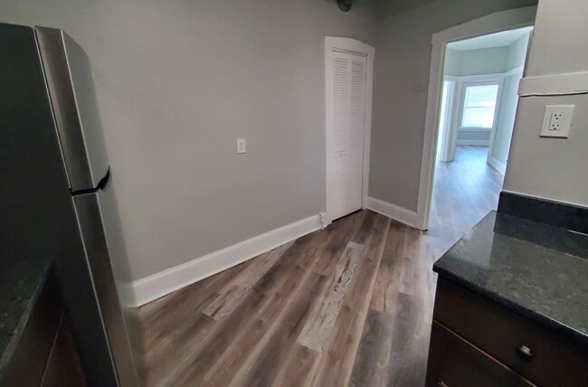 Building Photo - 4237 N Lincoln Ave