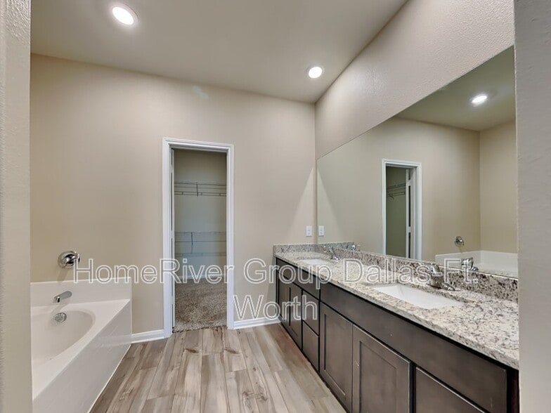 Building Photo - 2013 Dahlia Way