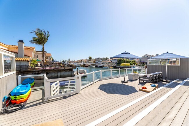 Building Photo - 3810 W Hemlock St