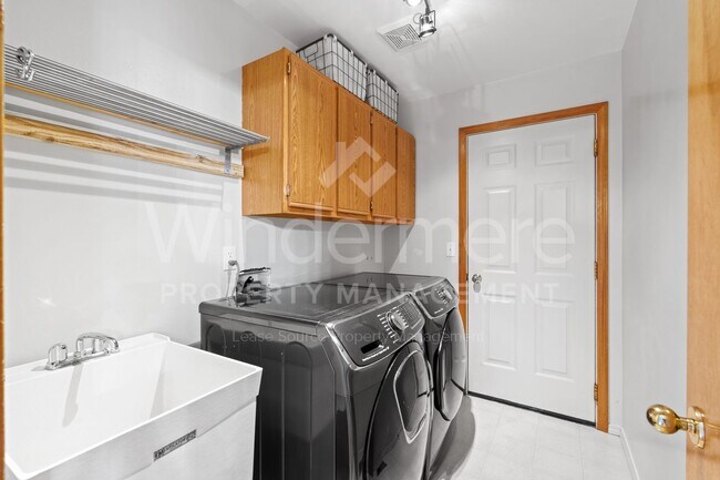 Building Photo - Beautiful 4-Bedroom Home In The South Hill With Solar Panels - Save On Utilities