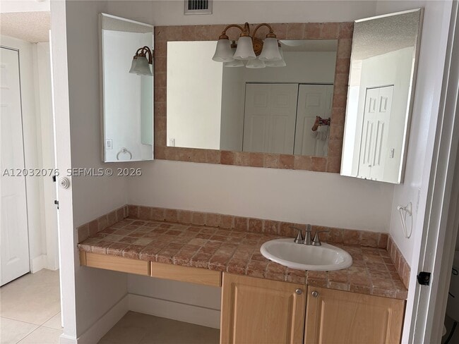 Building Photo - 150 Ocean Ln Dr