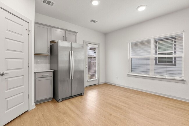 Building Photo - 117 New Hampton Wy