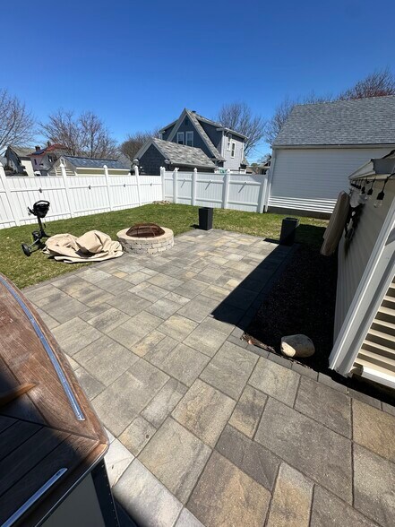 Building Photo - 33 Windhurst Ave