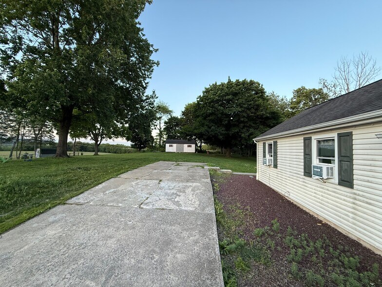 Building Photo - 6820 Rowe Dr
