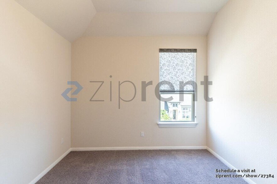 Building Photo - Unit