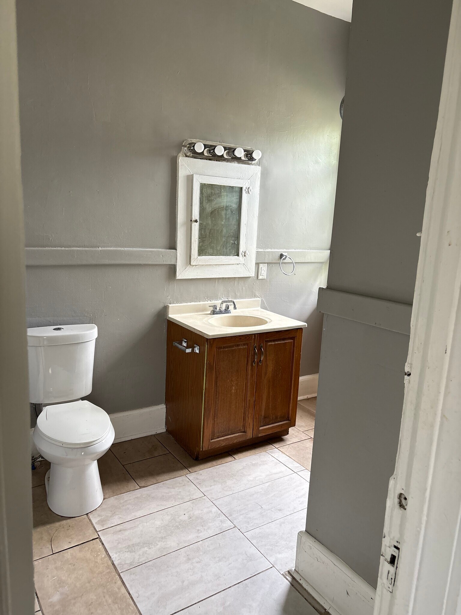 Bathroom - 114 Josephine St