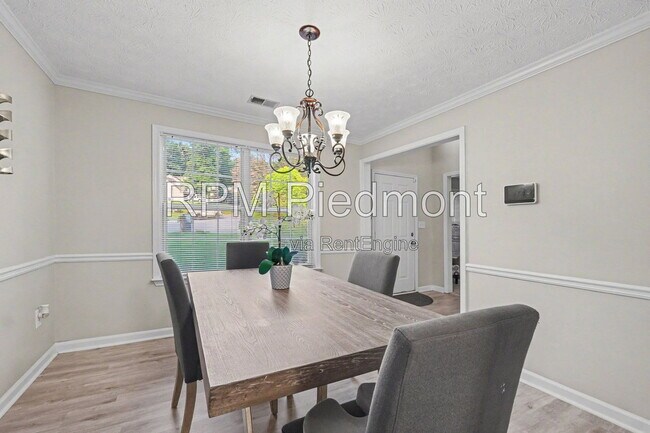 Building Photo - 550 Claudel Ct SW