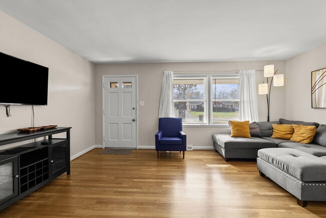 Building Photo - 131 Greenbriar Rd