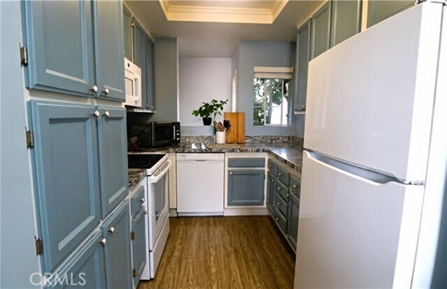 Building Photo - 512 Dahlia Ave