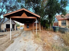 Building Photo - 1001 N Lost Creek Loop