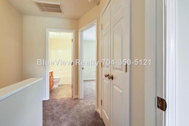 Building Photo - Beaufiful Townhouse 2 bed 1.5 bath in Monroe