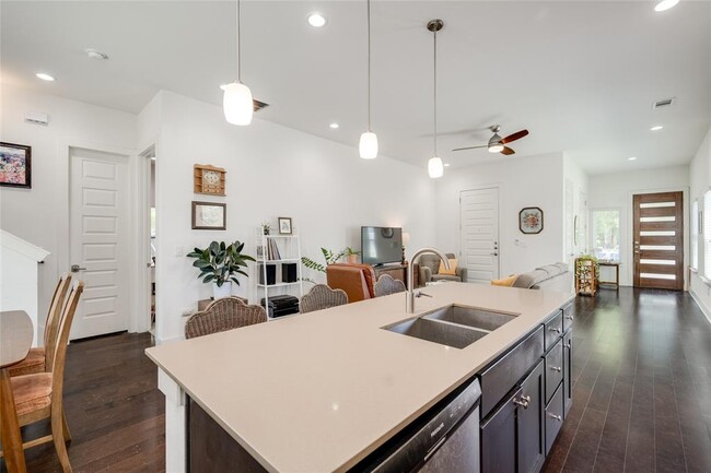 Building Photo - 2921 Prado St