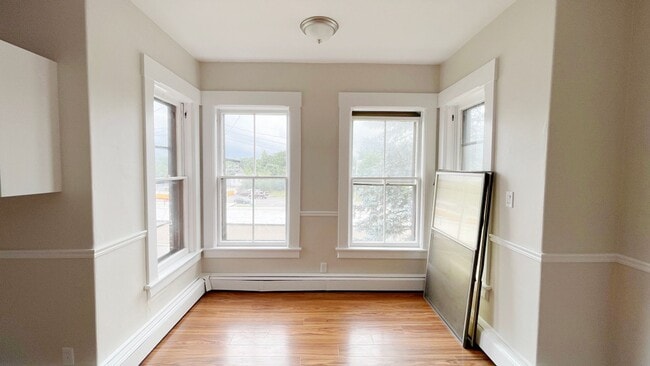 Building Photo - 394 Elm St
