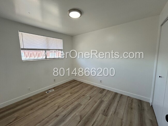 Building Photo - NO DEPOSIT option available for qualified ...