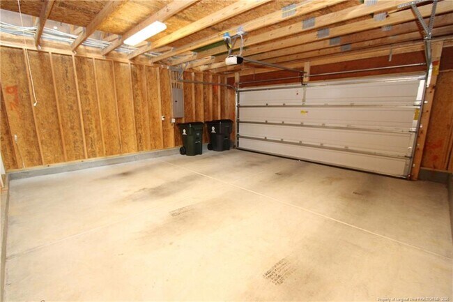 Building Photo - 1245 Russet Ln