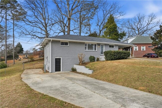 Building Photo - 2467 Elmwood Cir SE