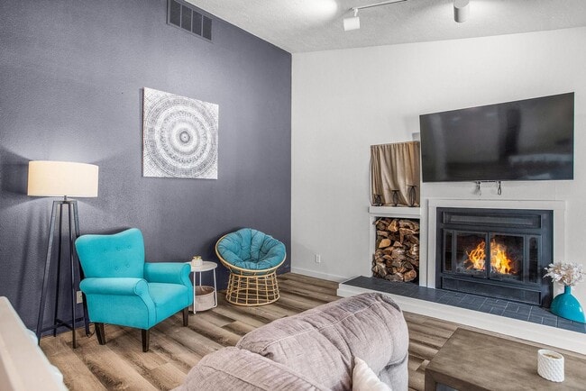 Building Photo - Furnished Short-Term Rental in Eagle – Poo...