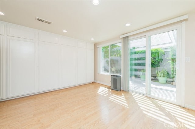 Building Photo - 5 Deerwood W