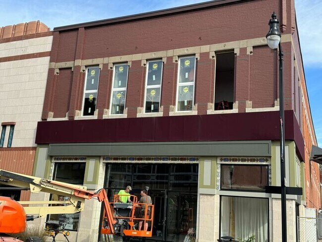 Primary Photo - 231 E Main St