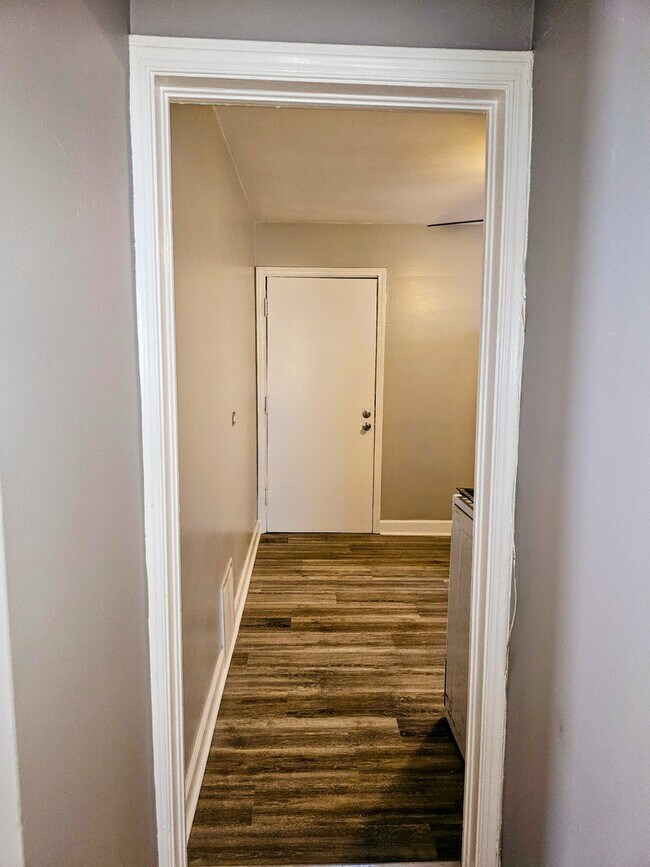 Building Photo - 7630 S Jeffery Blvd